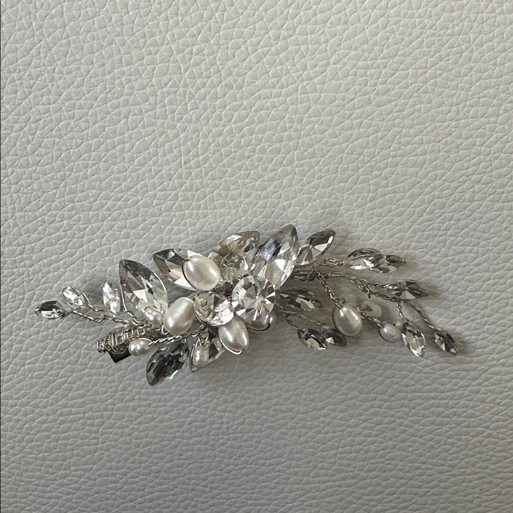 Elegant Silver and Pearl Hair Clip
